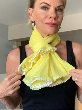 Cover up yellow NWT